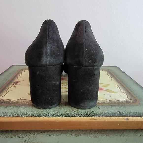 Saks Fifth Ave Galent Black Suede Pump Size 6 1/2 - Picture 5 of 14